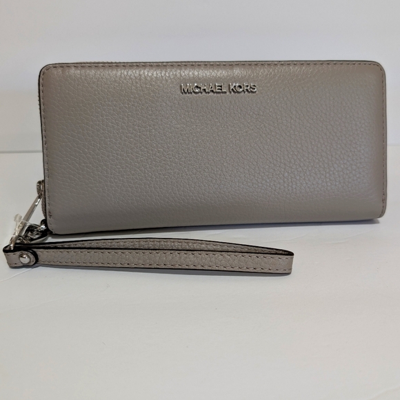 Michael Kors Large Jet Set Travel Continental Leather Wallet